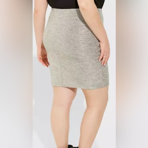 NWT Torrid sparkly foil tulip skirt, Torrid size 4 - Picture 2 of 9